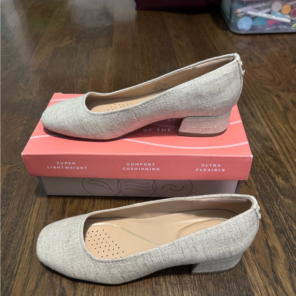 Easy Spirit Women's Beige Block Heel Short Pumps - Picture 2 of 7